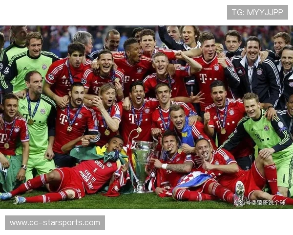 拜仁锋线组合配合默契，制造持续威胁，拜仁队前锋