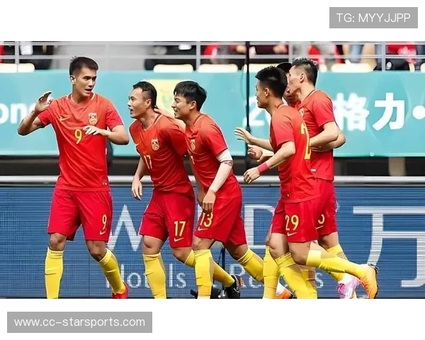 球员在比赛中完成精彩助攻获得现场掌声，球员赞助