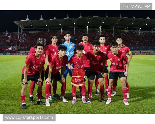 球队激烈竞争出线名额，最后一轮成为决定性战役，小组出线的球队