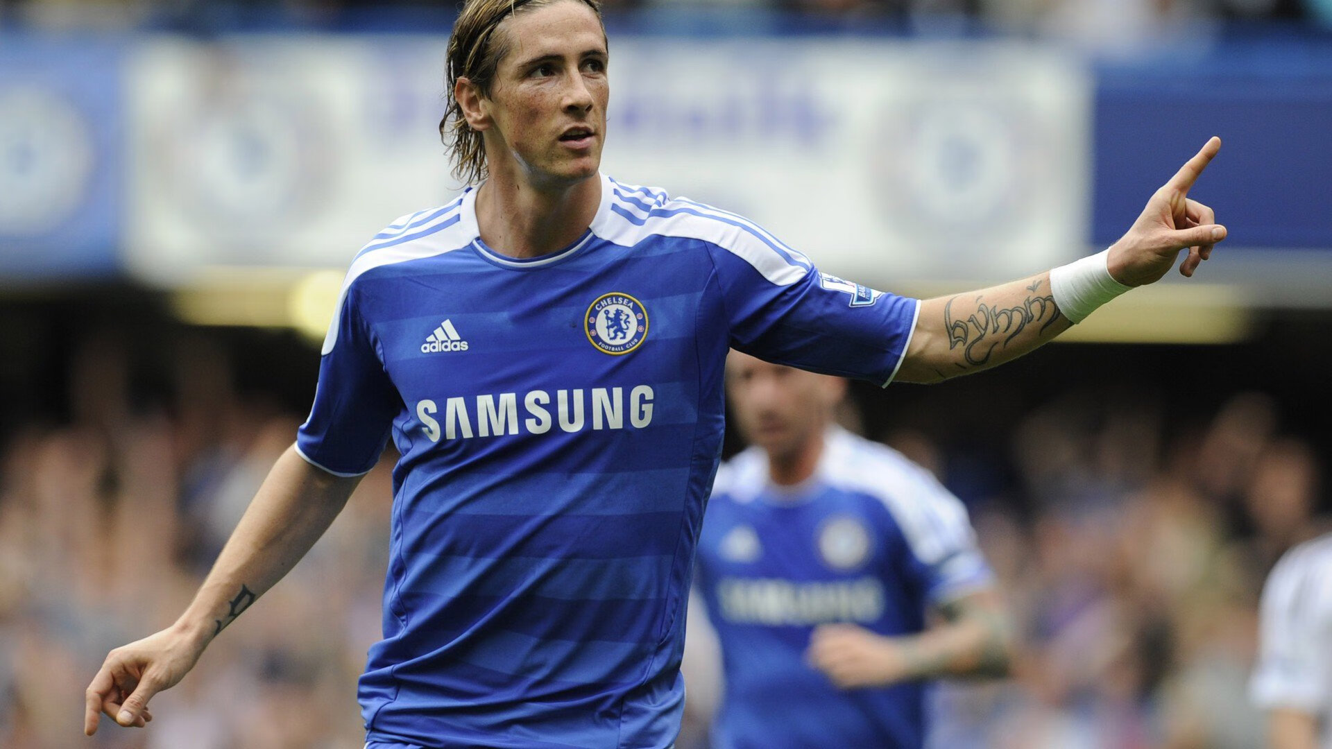 星空体育在线入口-曼联2-2热刺成笑话？拜仁两大神拉满场面更炸，曼联2比1热刺